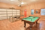 Game Room - Pool table & ping-pong